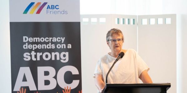 Image of Margaret Simons speaking at a ABC Friends event