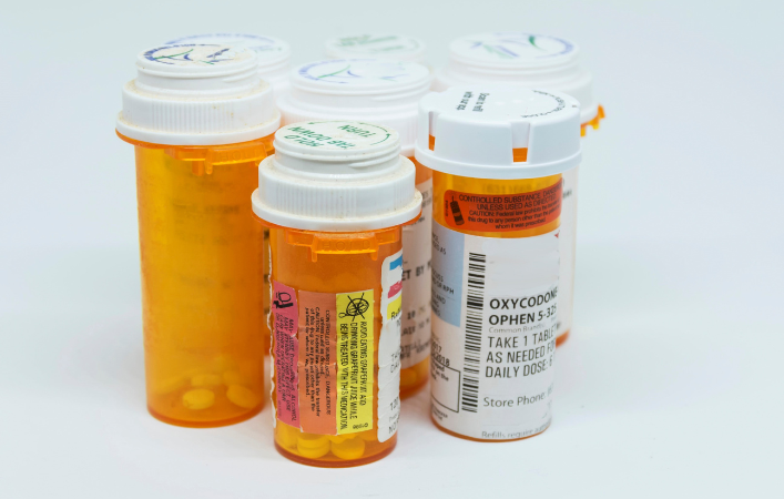 Pills_in_bottles