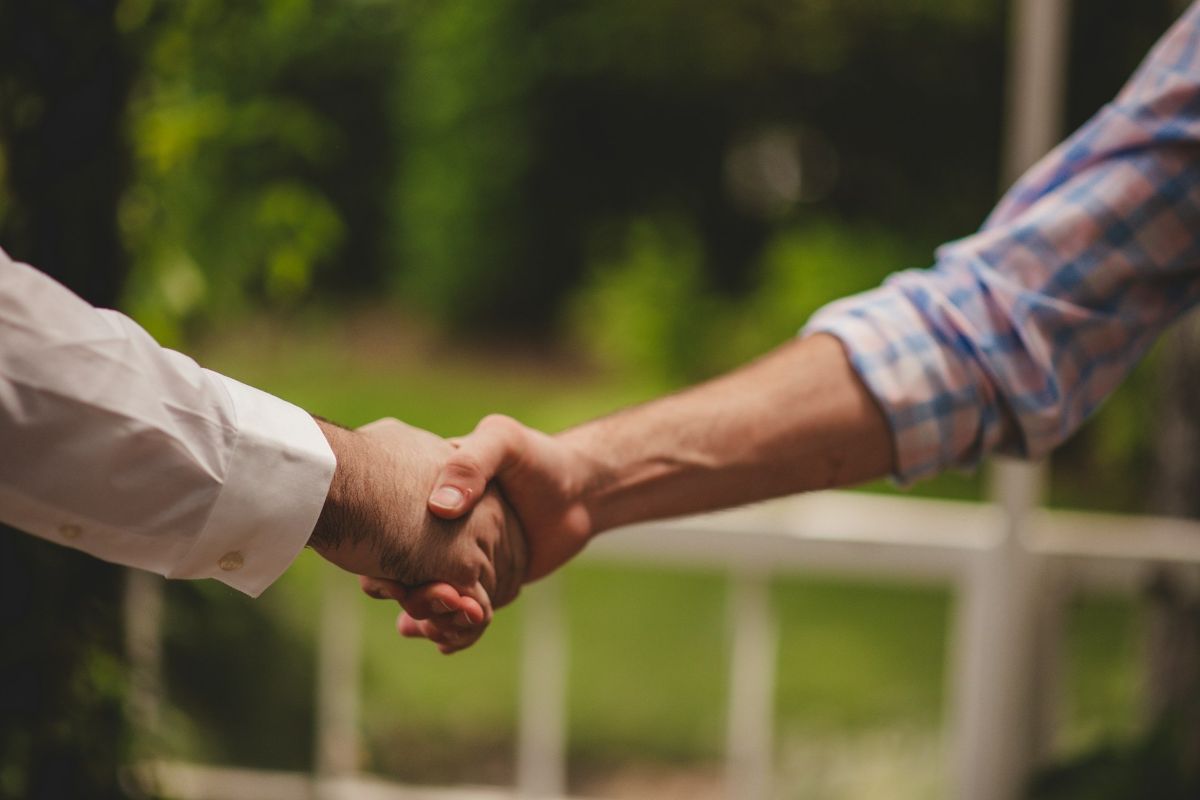 A hand shake