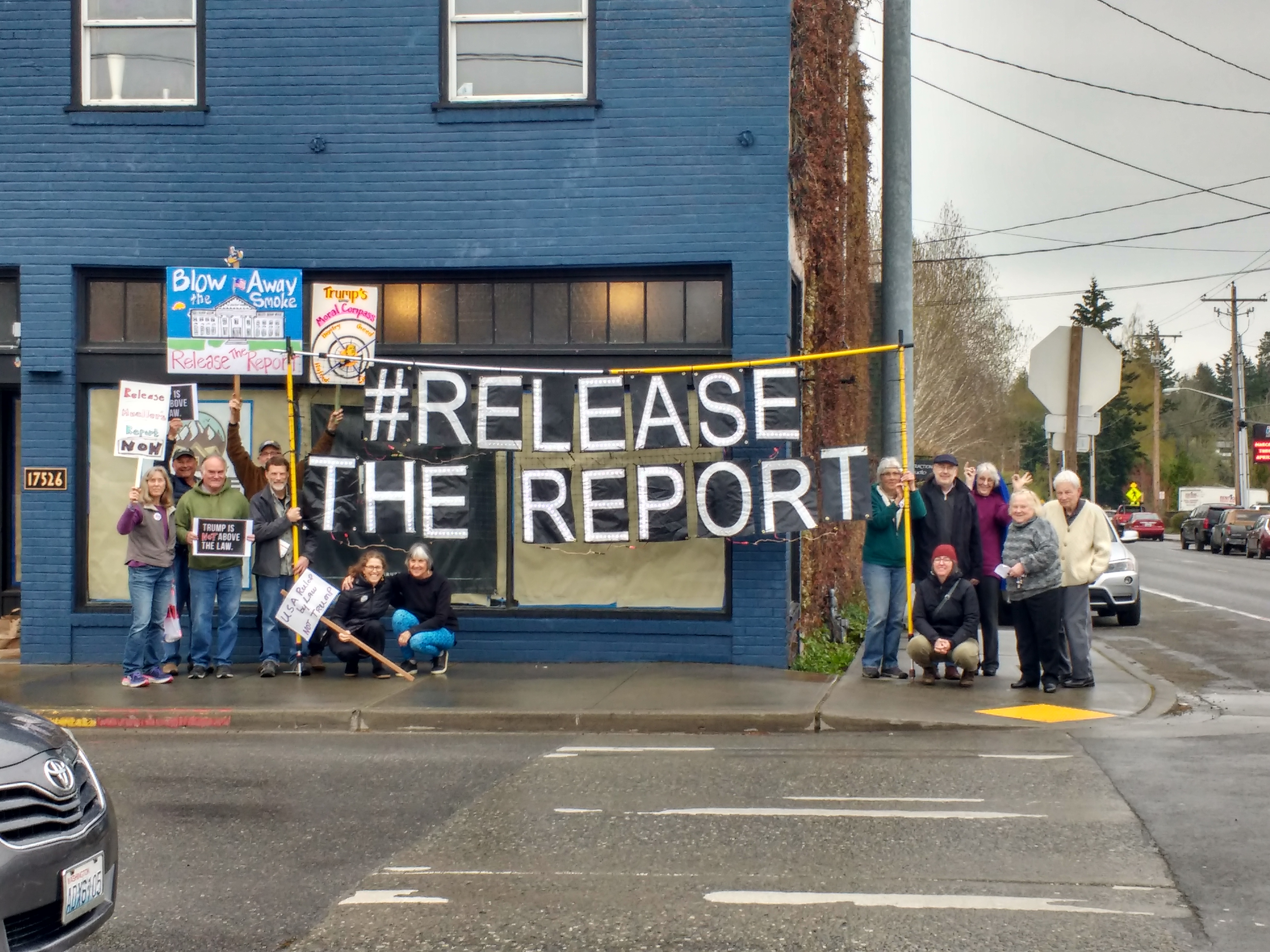 Release the Report - LEDs at 4-way stop on Vashon