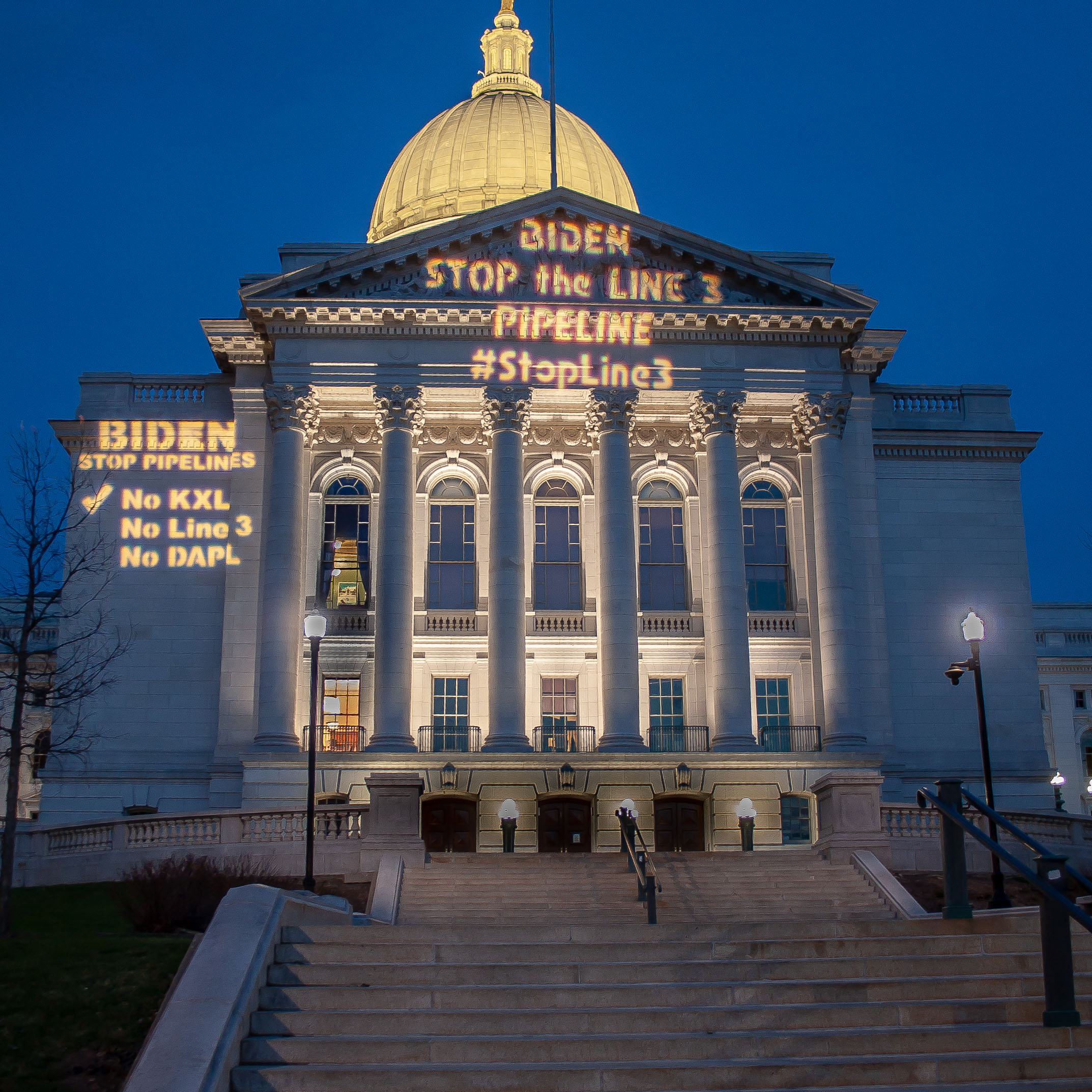 Light Projections on the Wisconsin State Capitol 