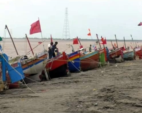 Fishing boats at Dahej - these days, many remain idle due to the impacts of industrial development and restrictions on access to jetties.