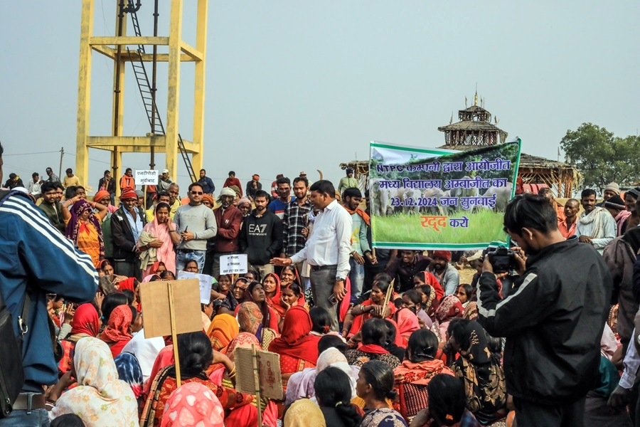 The Circle Officer from Barkagaon police station resisted giving in to the protesters’ demands but later called off the pro-mining meeting. Image by the author 