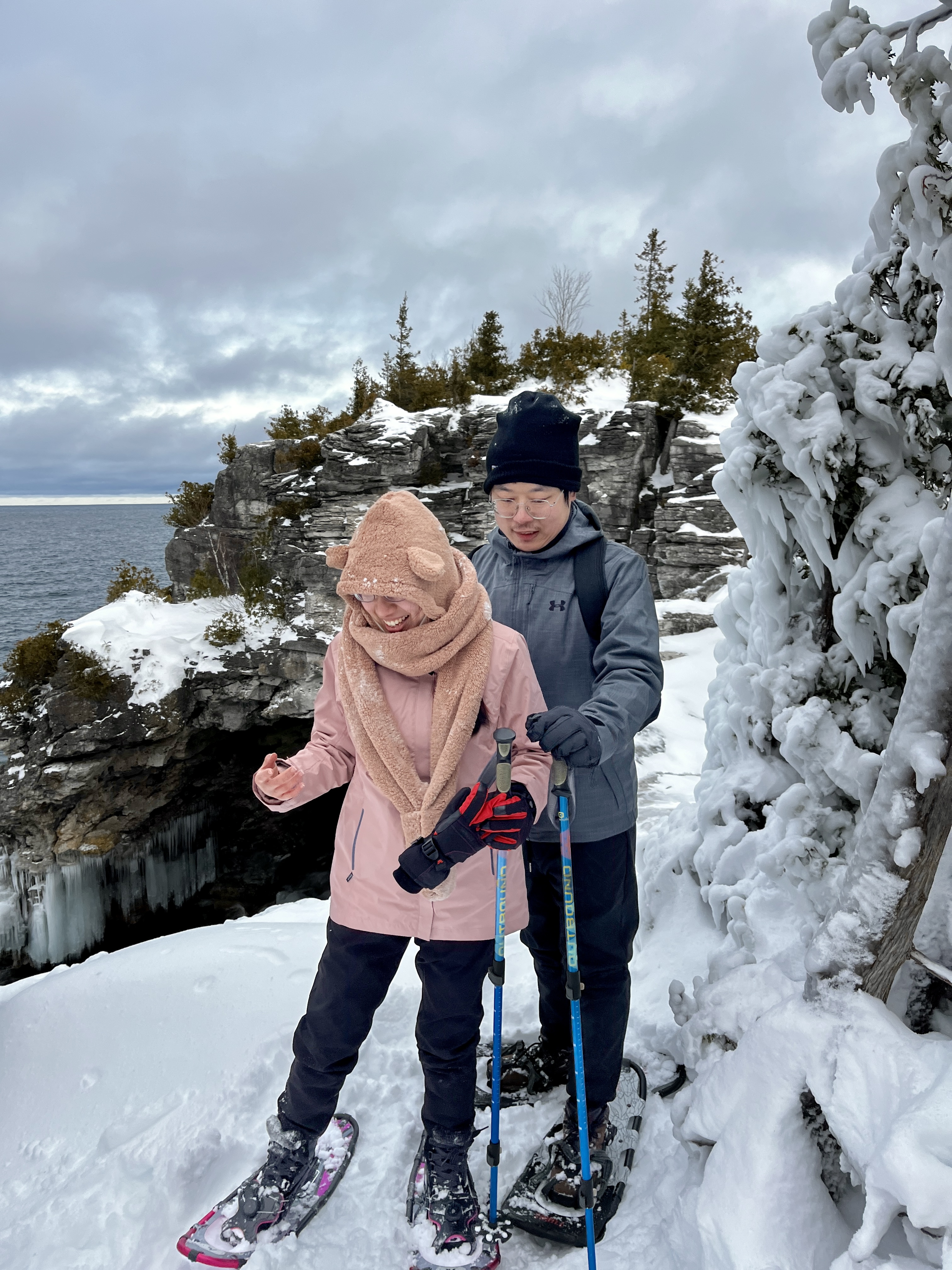 A couple at the Grotto in the winter on an EcoAdventures tour