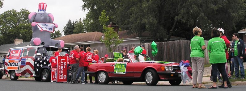 Waiting_for_Start_of_Parade.jpg