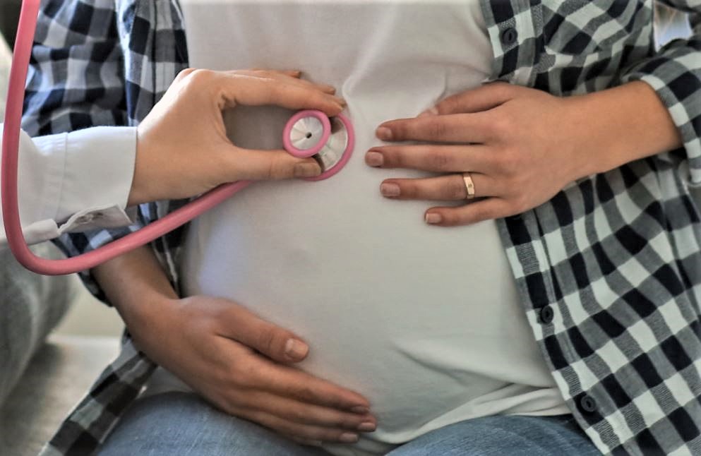 Femme_enceinte-consultation-Pixel-Shot-adobestock.jpg