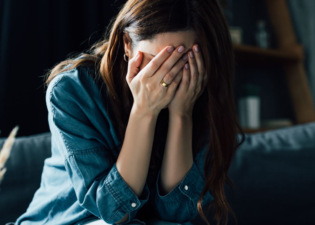 Jeune_femme_pleurant-triste-desesperee-angoissee-lightfield_studios-adobestock.jpg