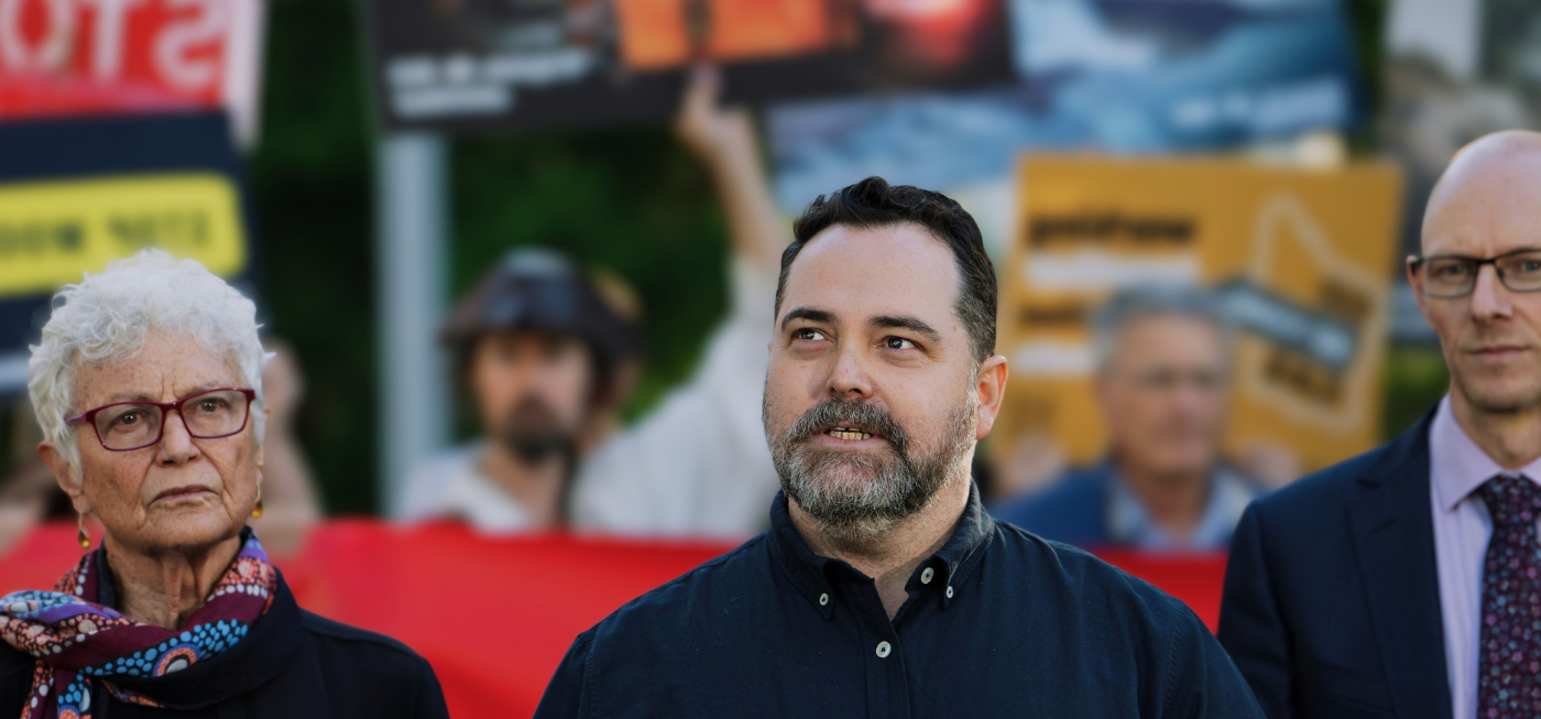 We're for climate action. | Volunteer with us to help end fossil fuels.