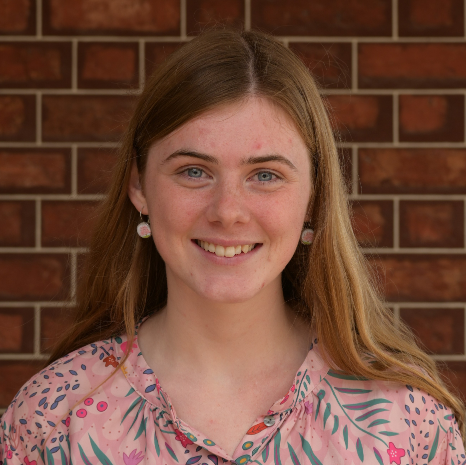 Victoria Pavy <br> Fossil Fuels Community Organiser