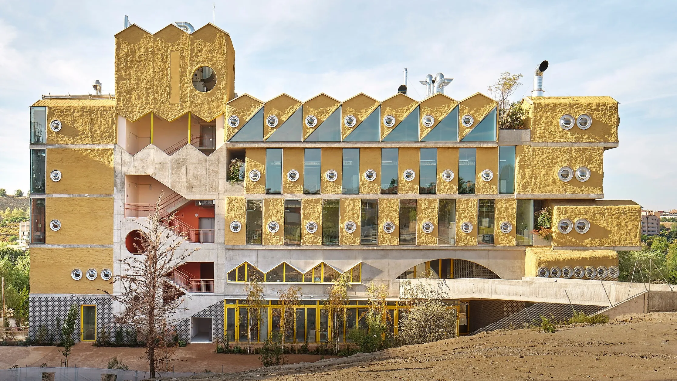 Fachada del Colegio Reggio, obra de Andrés Jaque