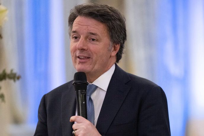 Renzi: «Sì al nucleare. Le bollette? Le risorse stanziate dal governo non bastano»