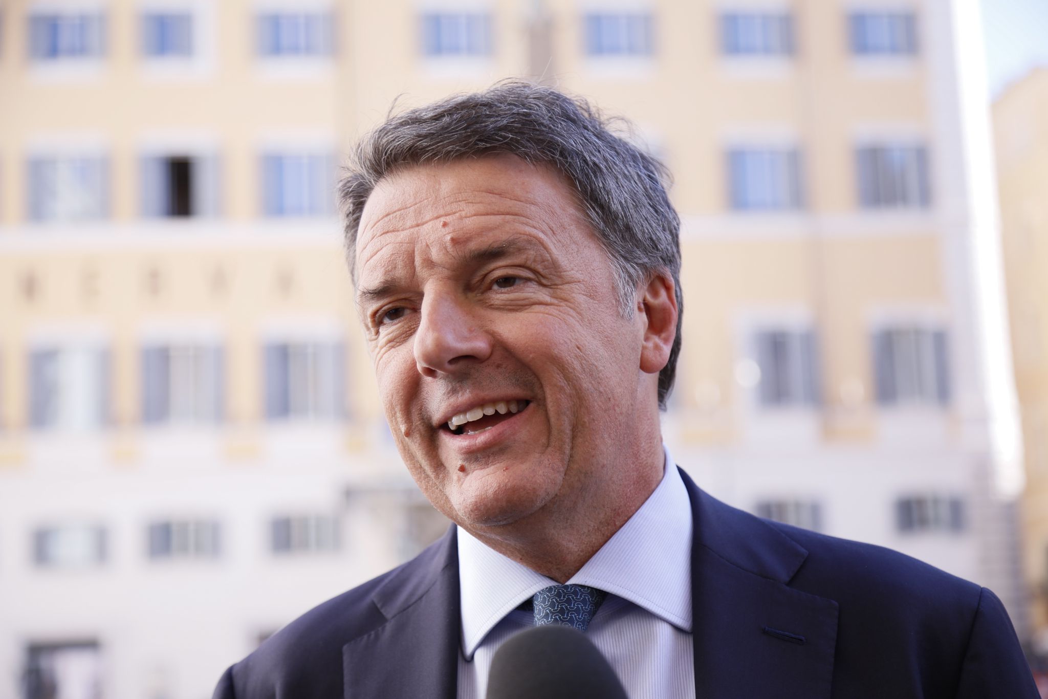 Renzi: «Meloni alza le tasse, gli italiani stanno sempre peggio»