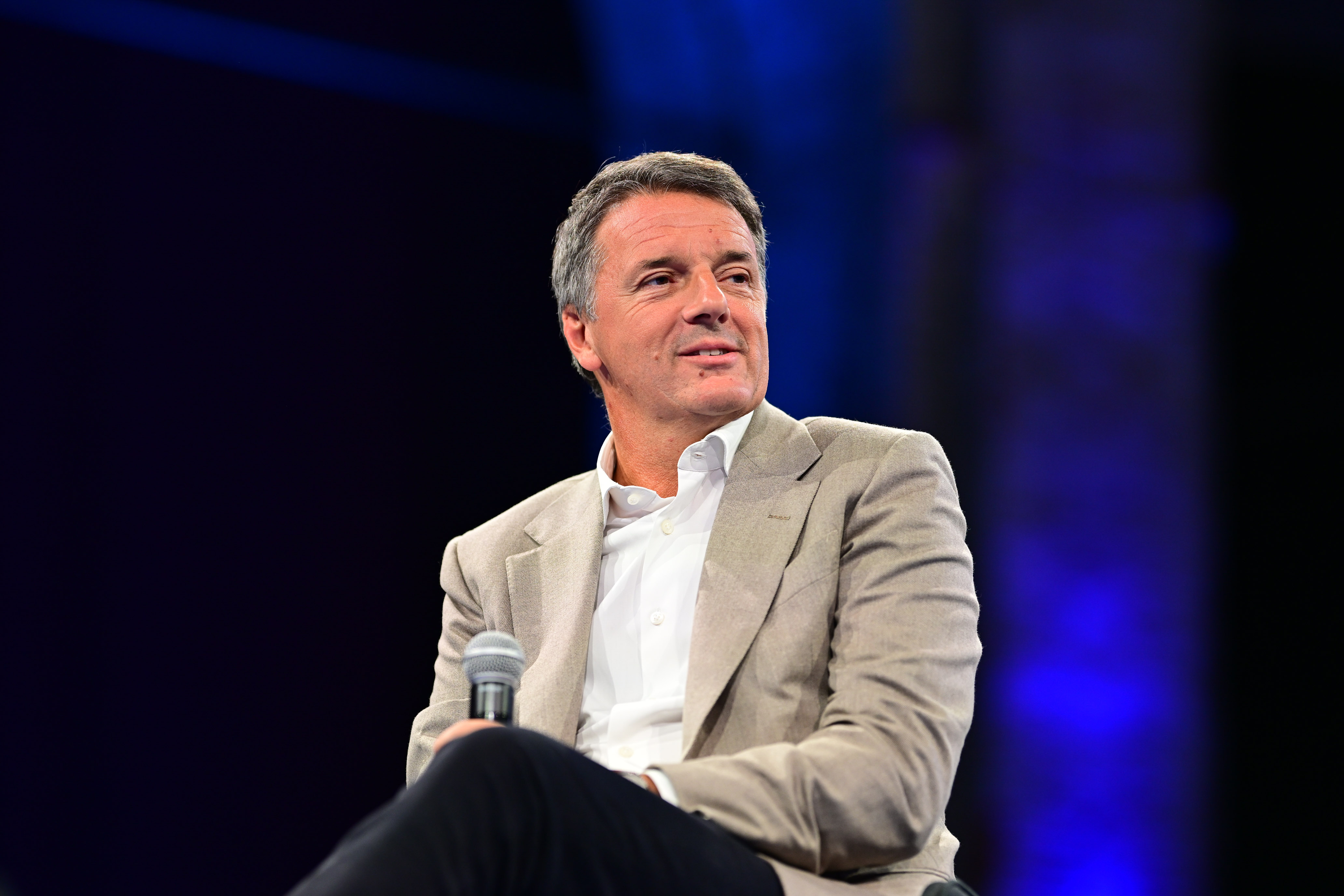 Renzi: «Meloni si è rinchiusa nel palazzo. Il centrosinistra riparta dai gazebo»