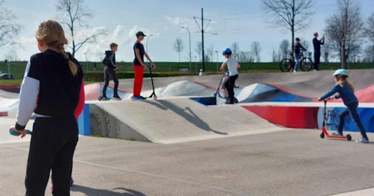 Girls and outdoor play: looking for more equality and equity