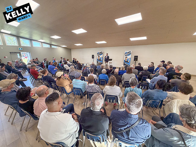 Img Alt: Cllr. Kelly holds a Ward 4 town hall at the Highland Park Community Association on June 3. (Aryn Toombs / Ward 4)