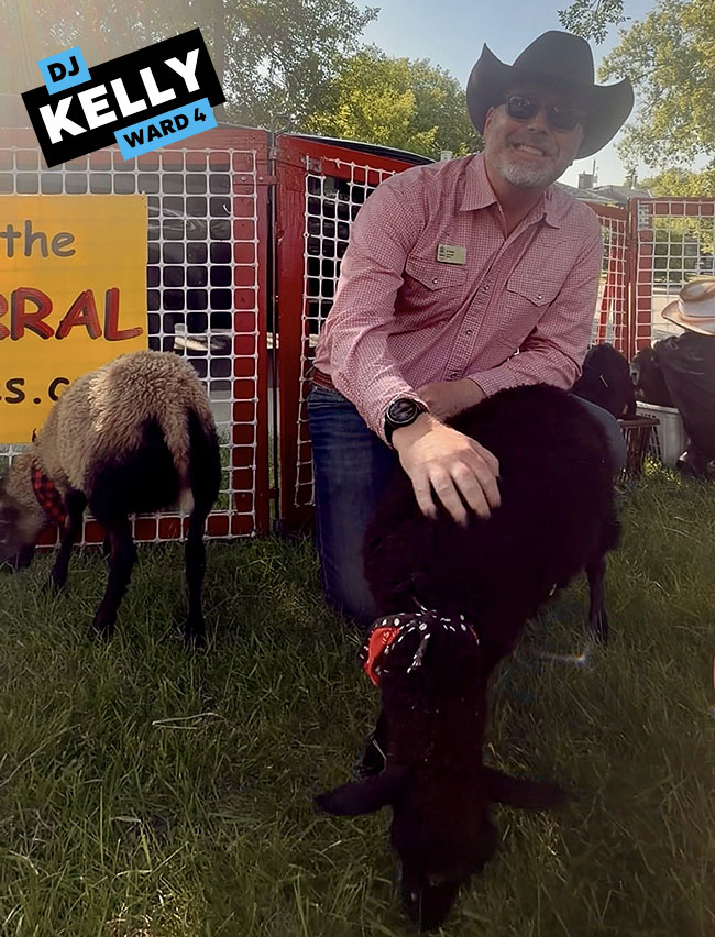 Img Alt: Cllr. DJ Kelly attends the Highland Park Community Association BBQ on Wednesday, July 8. (Rukhsaar Daya / Ward 4)