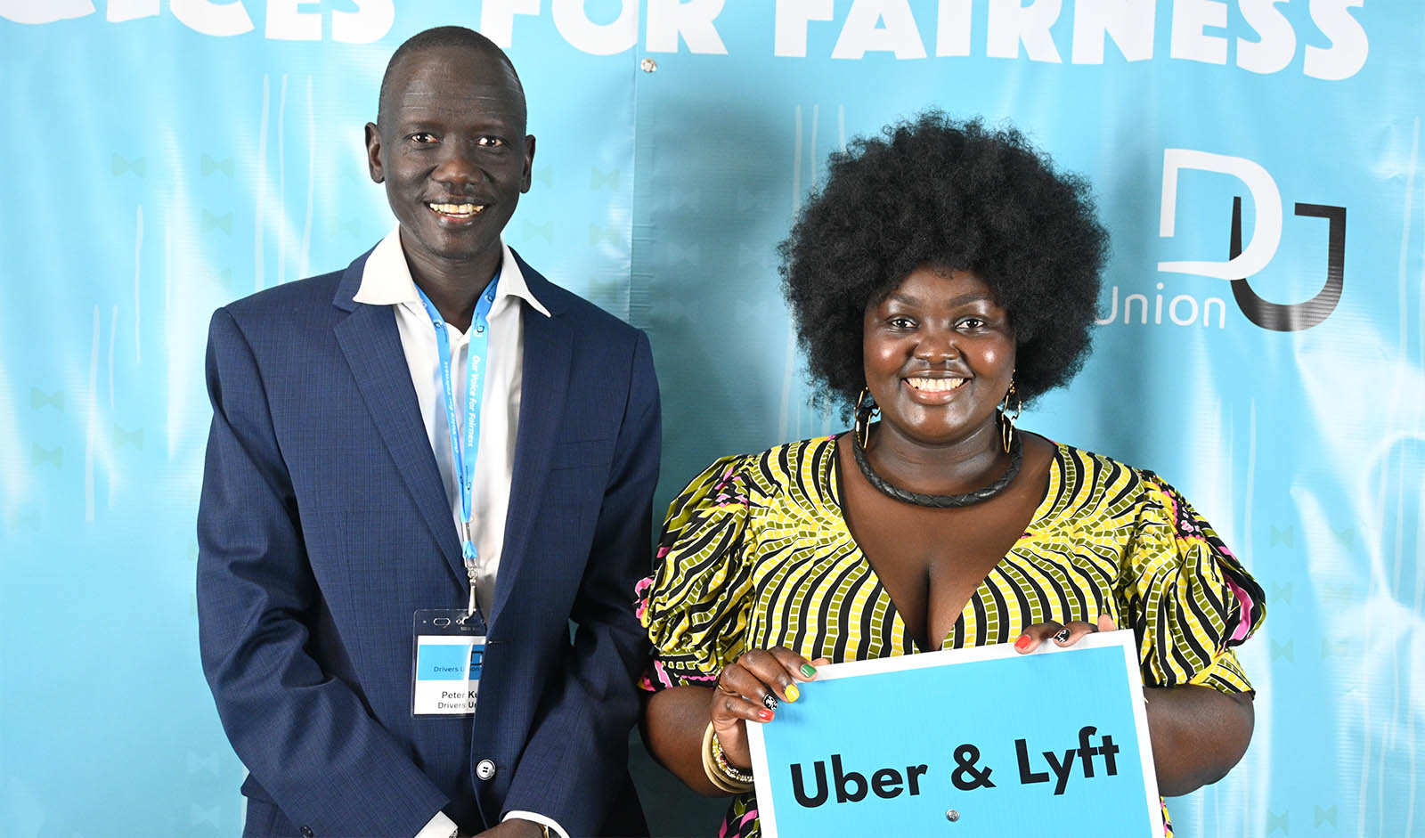 Drivers Union các thành viên cầm biển hiệu Uber & Lyft