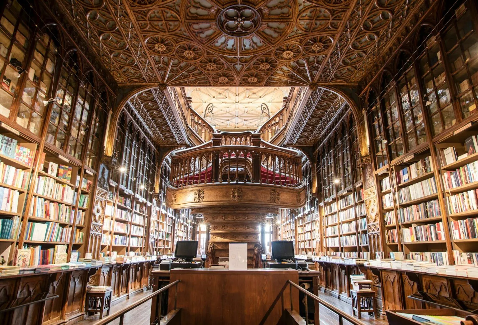 Grand picture of an ornate library