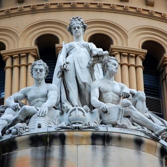 qvb_statue_square.jpg