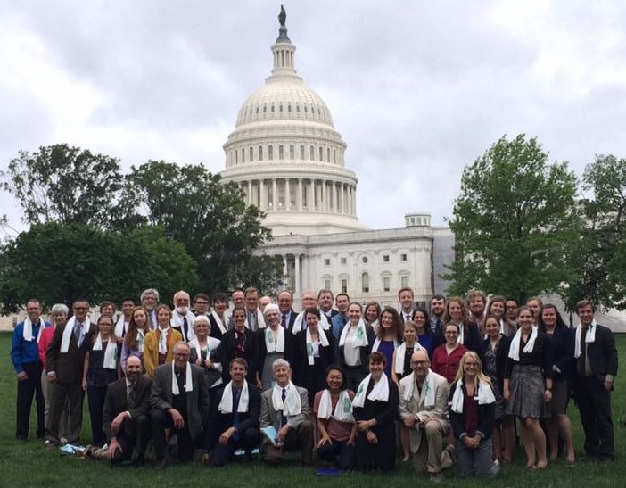 Group_in_front_of_Capitol.jpg