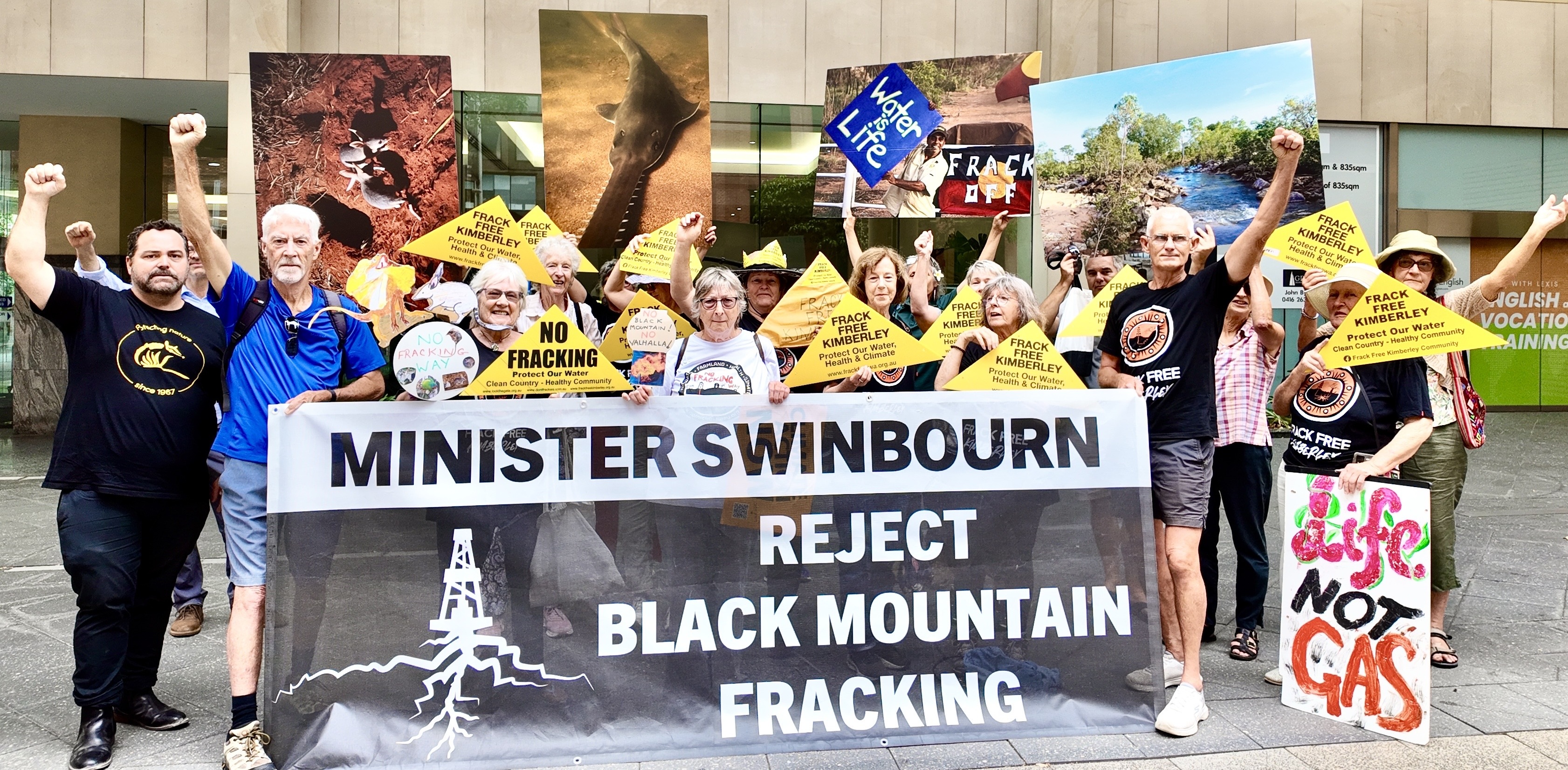 Residents at the EPA Appeals Convenor's office call for a Minister Swinbourn to reject the proposal Residents at the EPA Appeals Convenor's office call for a Minister Swinbourn to reject the proposal