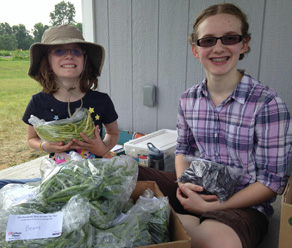 VG_two_kids_sitting_August_2014222.jpg