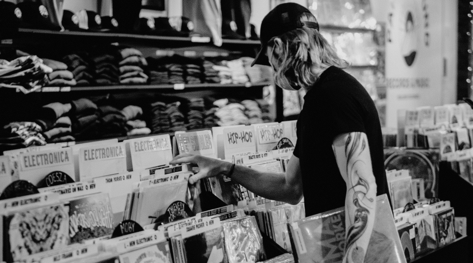 Sustainable Music & Merch Alliance|An industry alliance improving the environmental impact of physical music products. Scroll down to download our free guides to vinyl & CDs.