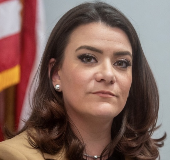 Erin Stewart Exits Governor Race, Endodrses Fazio