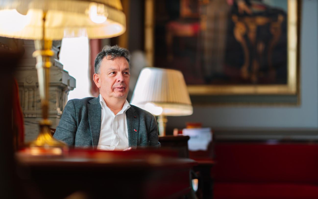 Het everzwijn als excuus: hoe de wapenwet geruisloos versoepeld wordt.