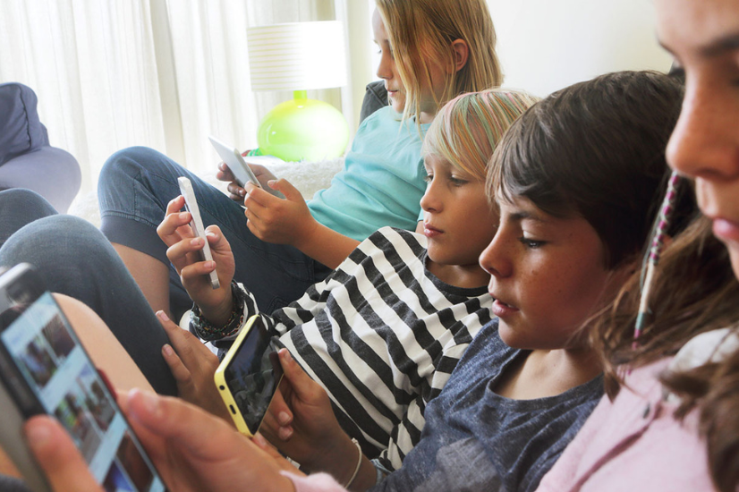 Europees Parlement verbiedt gevaarlijke algoritmes voor kinderen