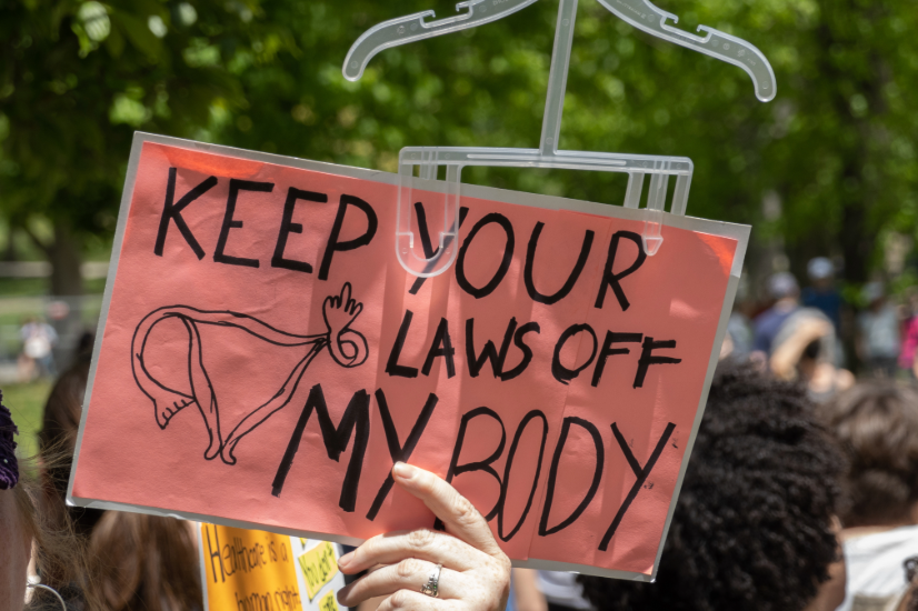 Commissie moet meer doen voor vrouwen zonder toegang tot veilige abortuszorg