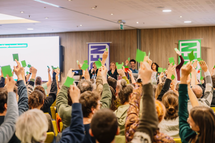 Overweldigende steun voor Elke Van den Brandt en Brussels regeerakkoord