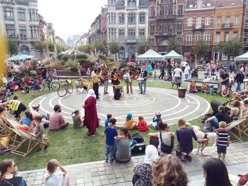 Viva Colignon! Een zomer lang spel en ontmoeting op het Colignonplein in Schaarbeek