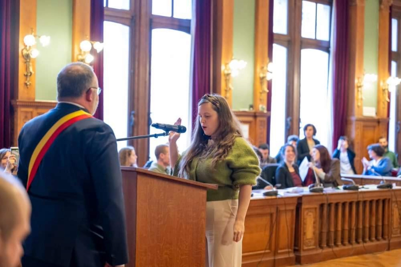 Loes Salomez legt de eed af als schepen voor Groen Sint-Gillis