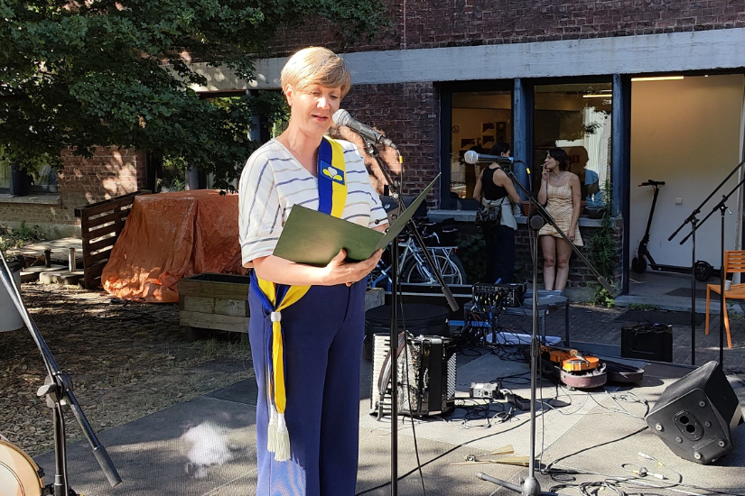 Schepen Gudrun speecht op Apero en Zo