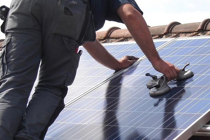 Doet onze gemeente genoeg om de overstap naar fossielvrije energie te stimuleren