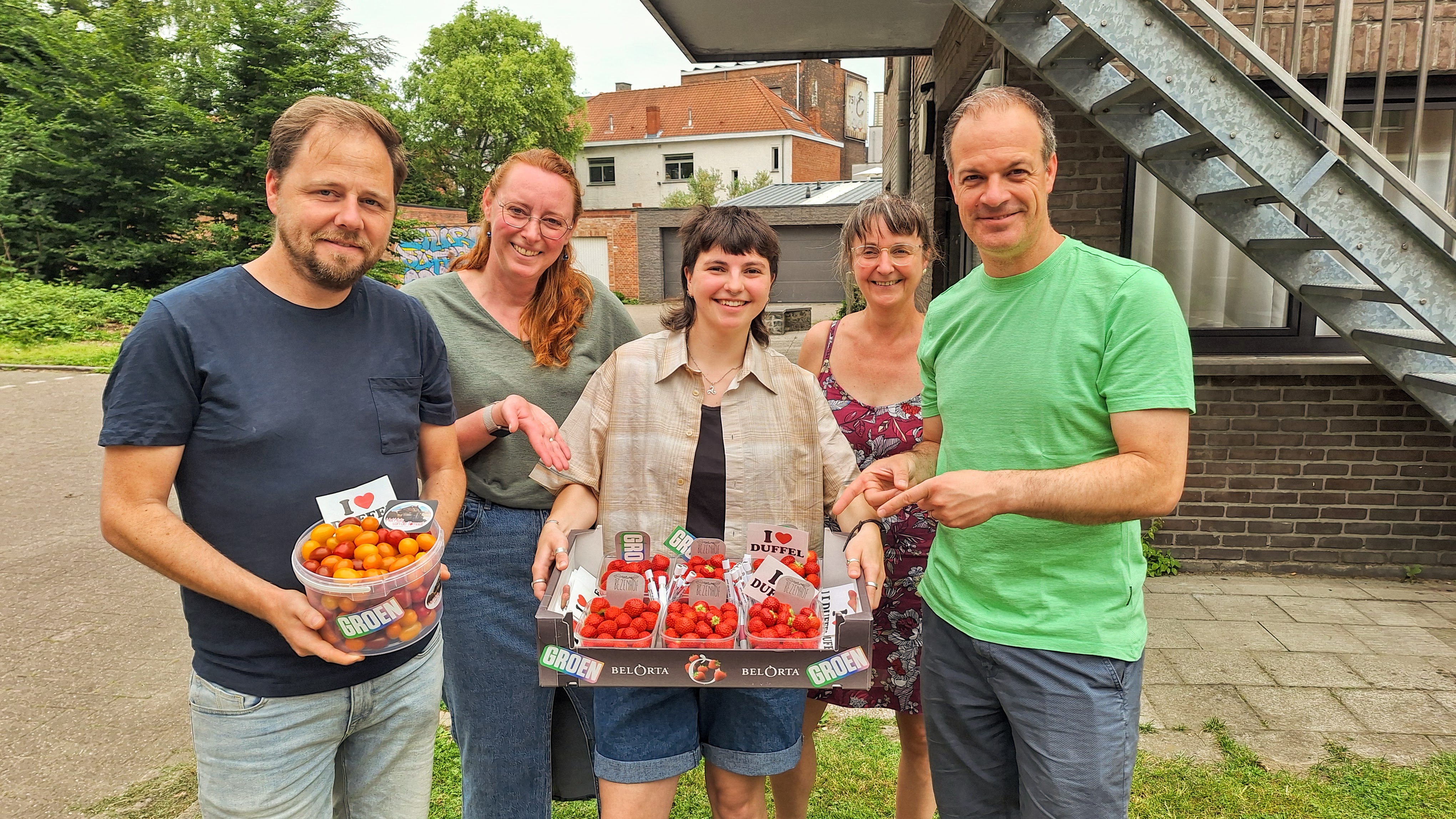 Groen Duffel trakteert studenten op zomerfruit