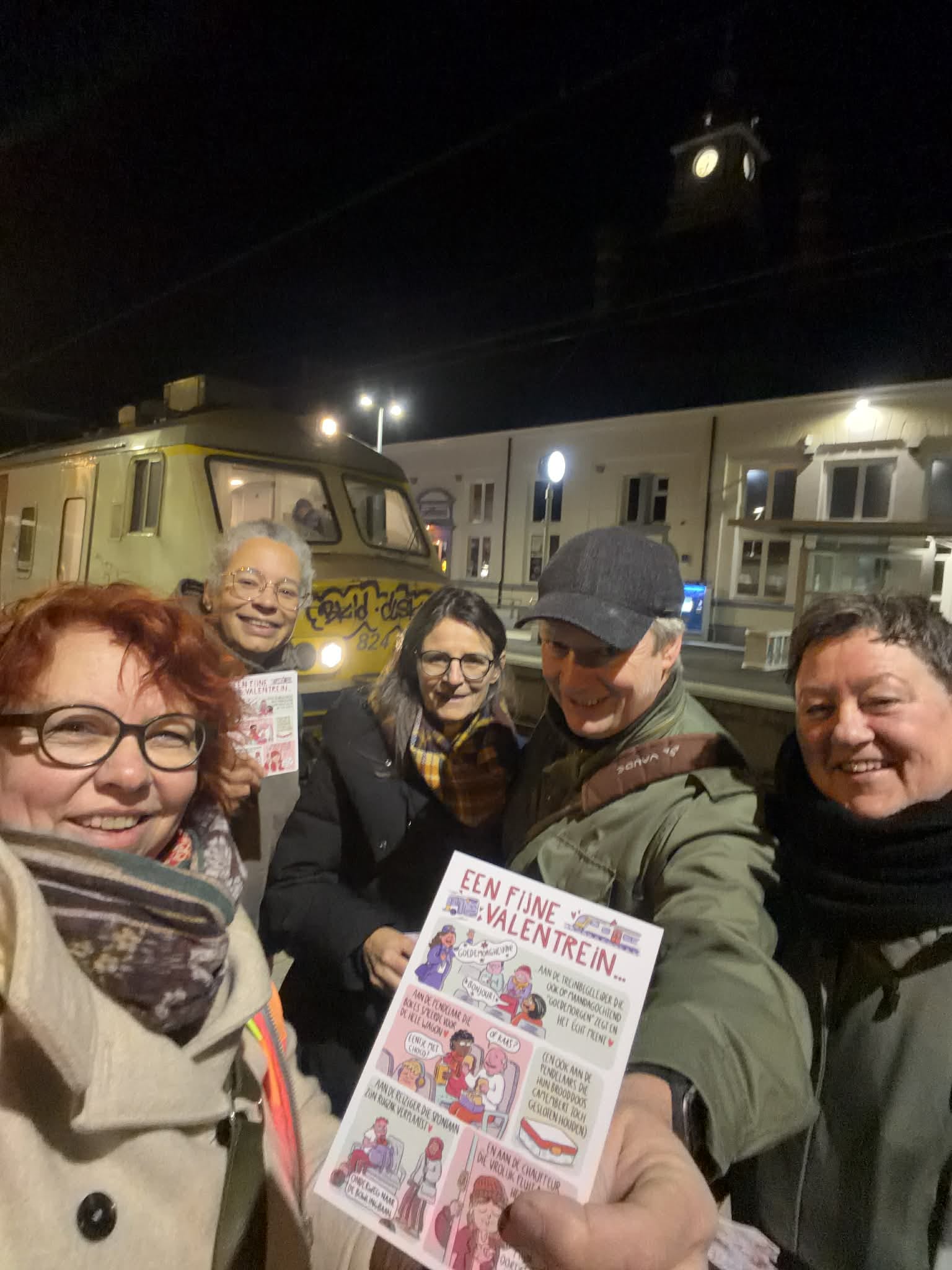 Groen Turnhout en Oud Turnhout geven treinreizigers en treinbegeleiders een complimentje