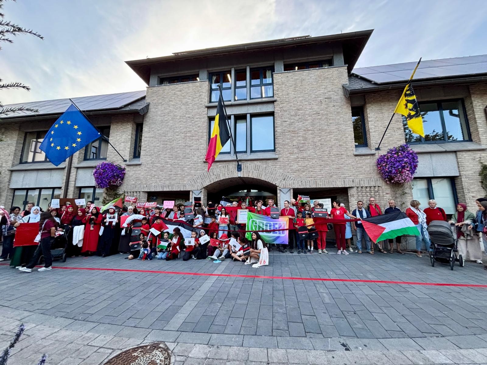 Hallenaren trekken rode lijn voor vrede en mensenrechten in Gaza