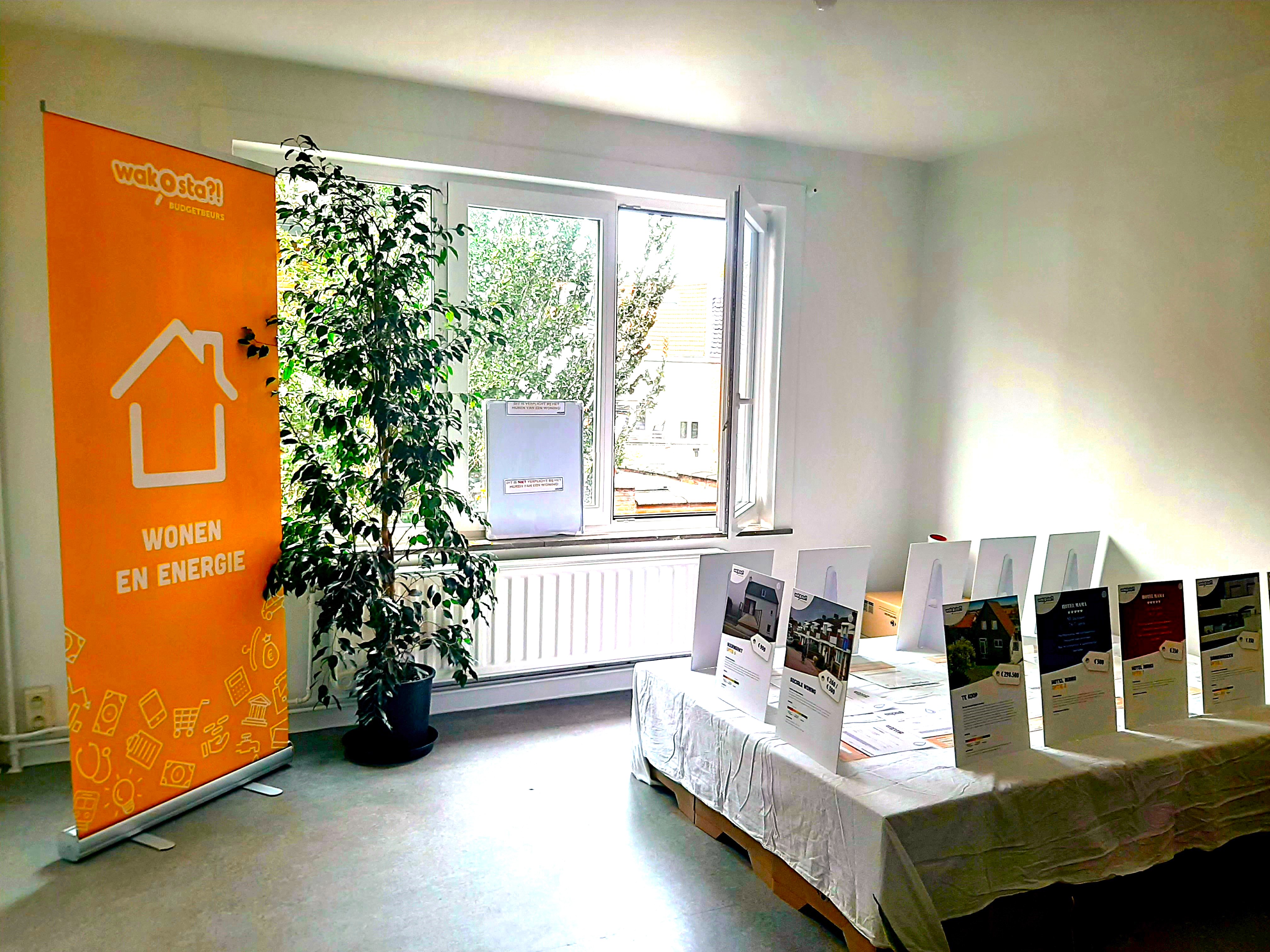 Jongvolwassenen leren op eigen benen staan tijdens budgetbeurs Wakosta?!