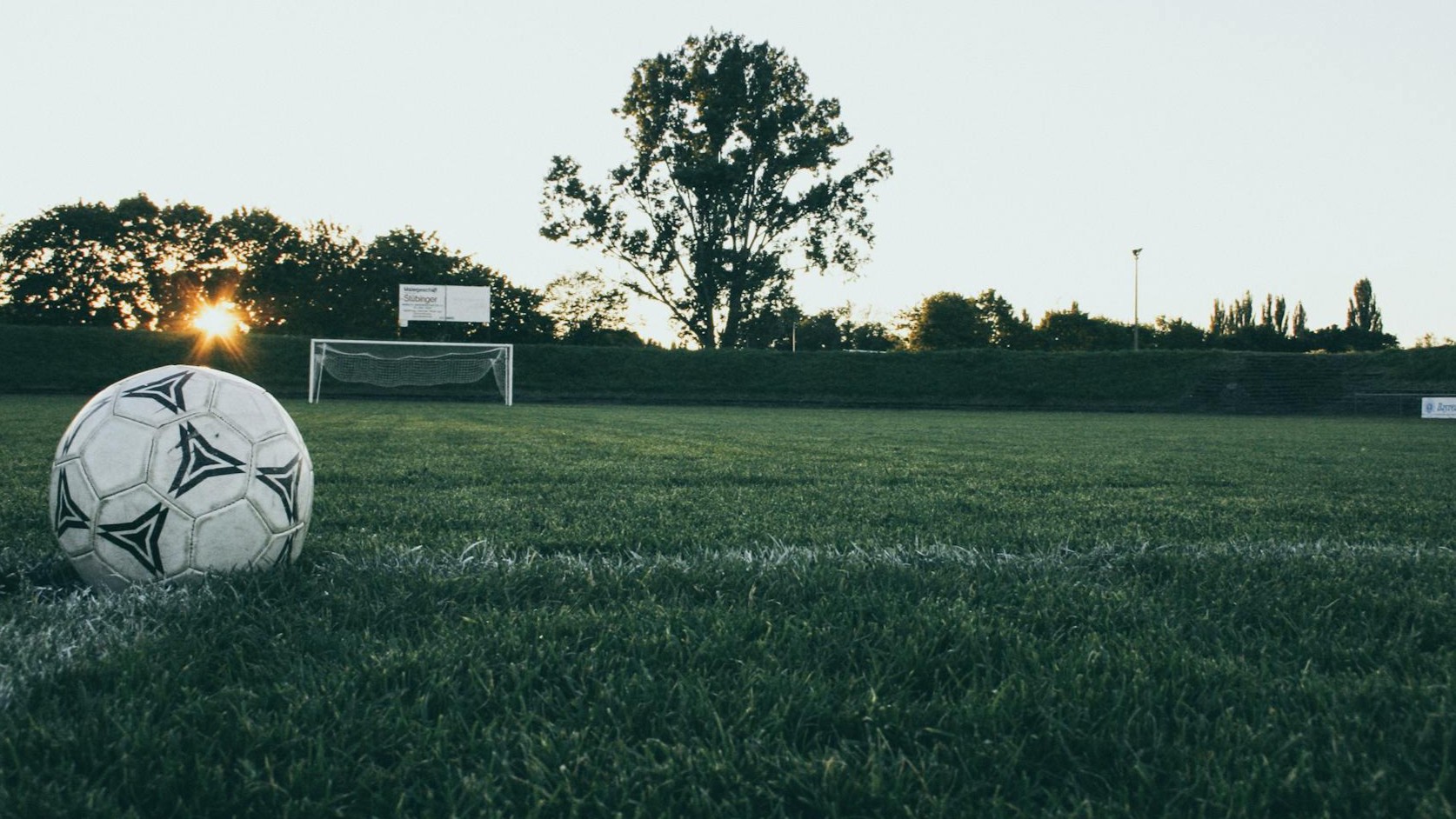 Groen bezorgd over kost en risico’s kunstgrasveld Drogenbrood