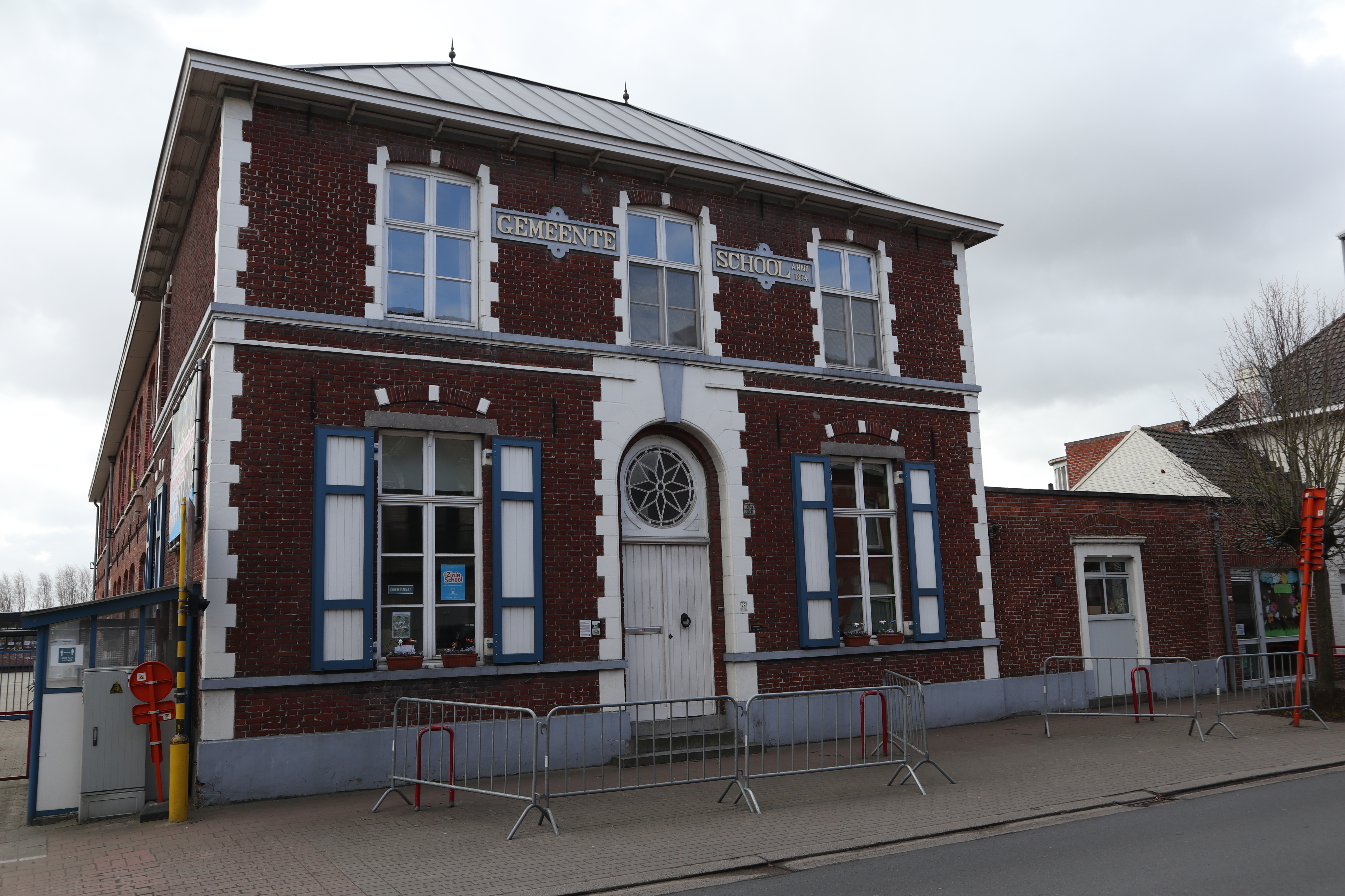 Schrappen nieuwbouw bedreigt toekomst gemeenteschool De Notelaar in Oedelem