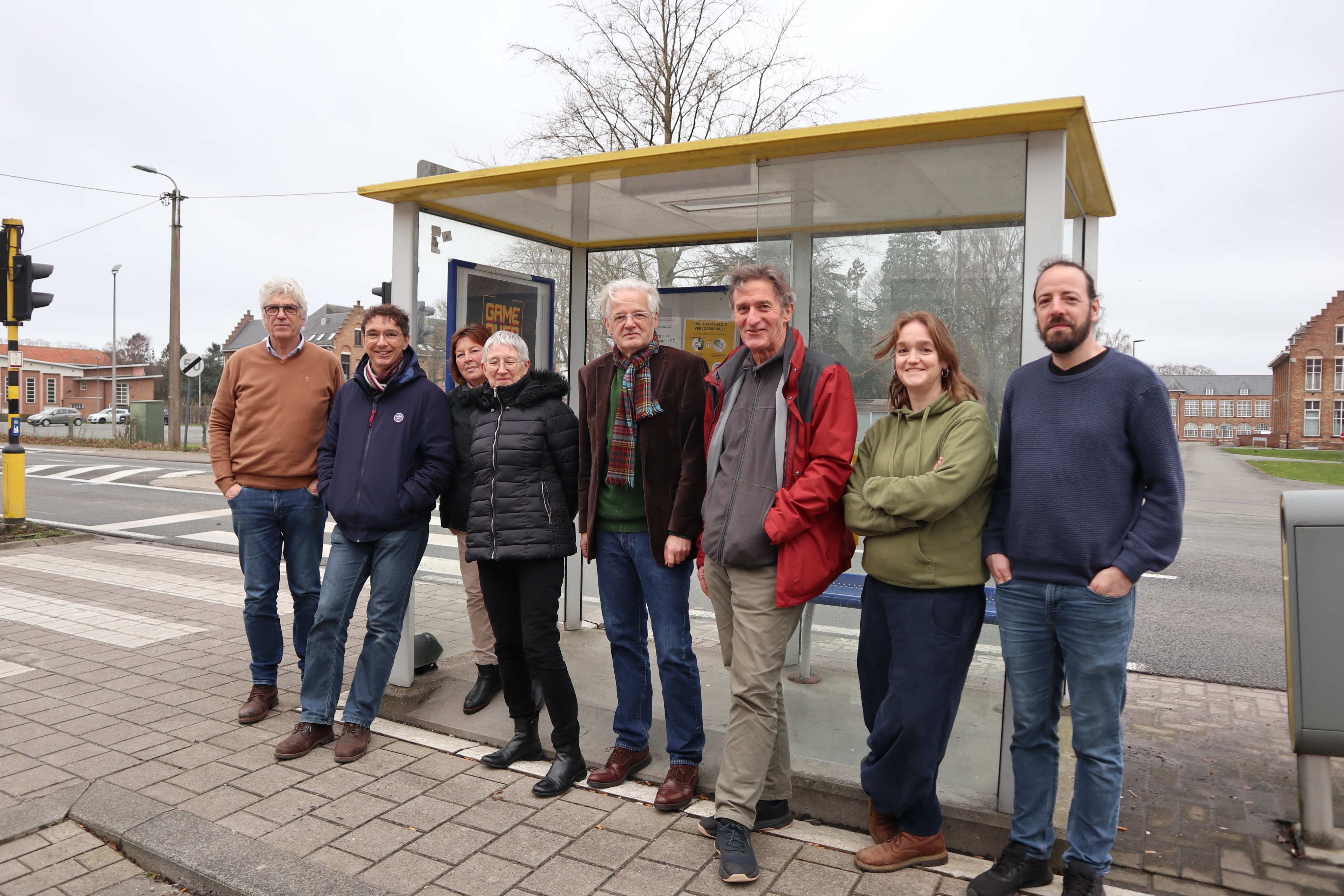 Zoveelste besparingen De Lijn zorgen voor minder bussen in Beernem. Gewone man is opnieuw slachtoffer.