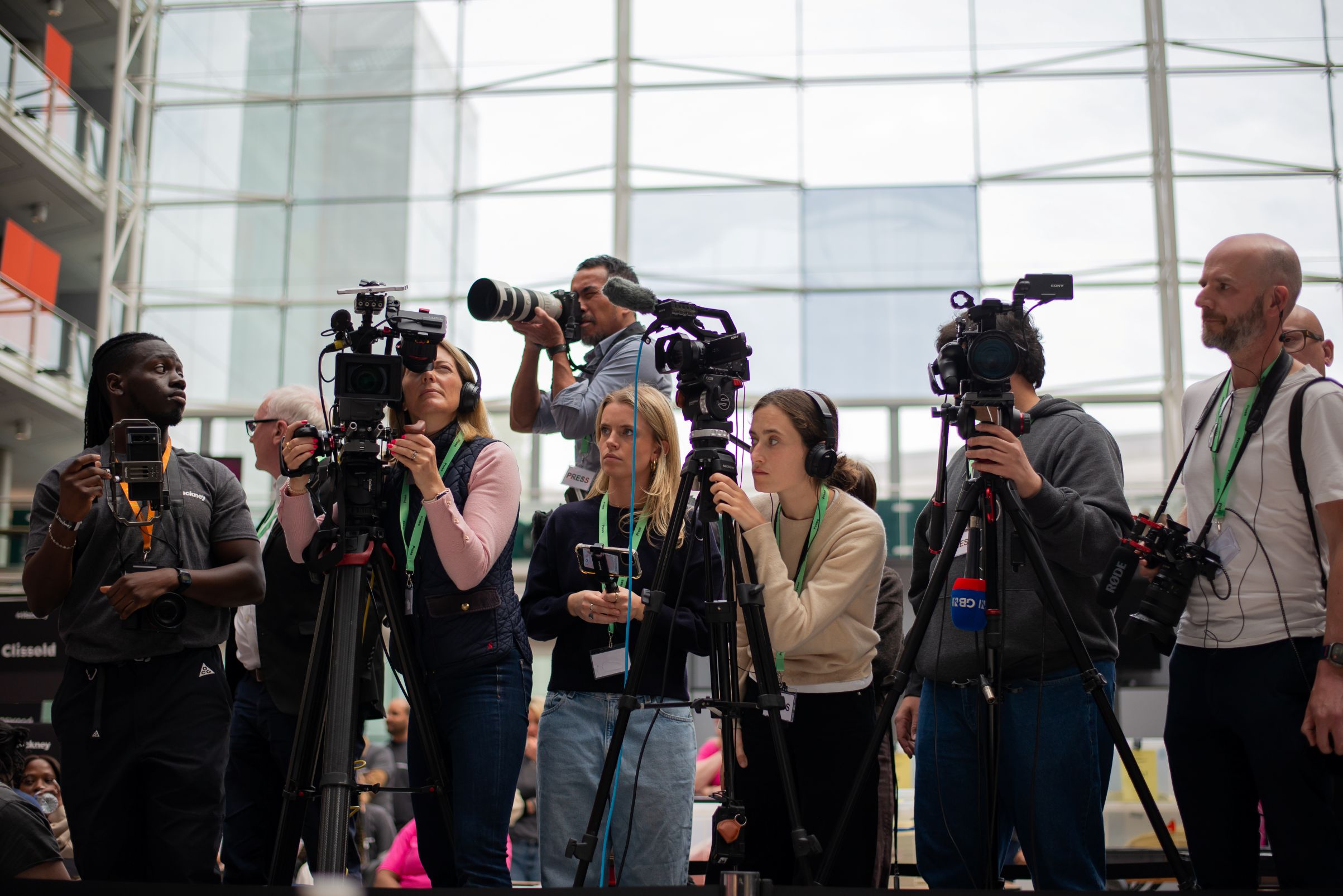 7 media gatherers from the press in the Hackney Service Centre