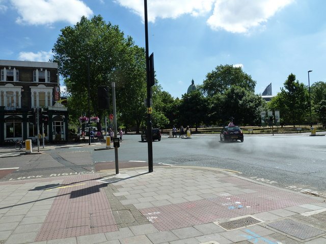 The crossroads of Kennington Road and Lambeth Road