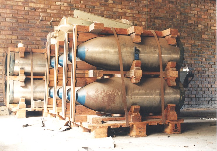 Carcaças das bombas nucleares da África do Sul.