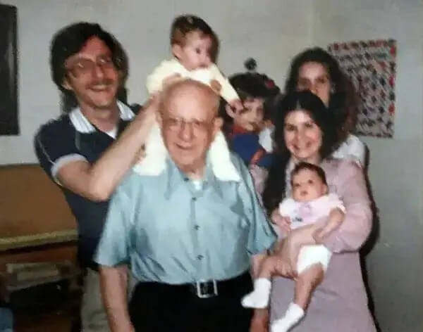 Great-grandfather Harry Cutler surrounded by his grandchildren and great grandchildren in 1982. Jamie is the baby to the right of him.