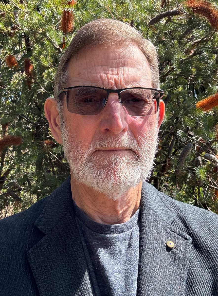 Dr Denis Saunders AM