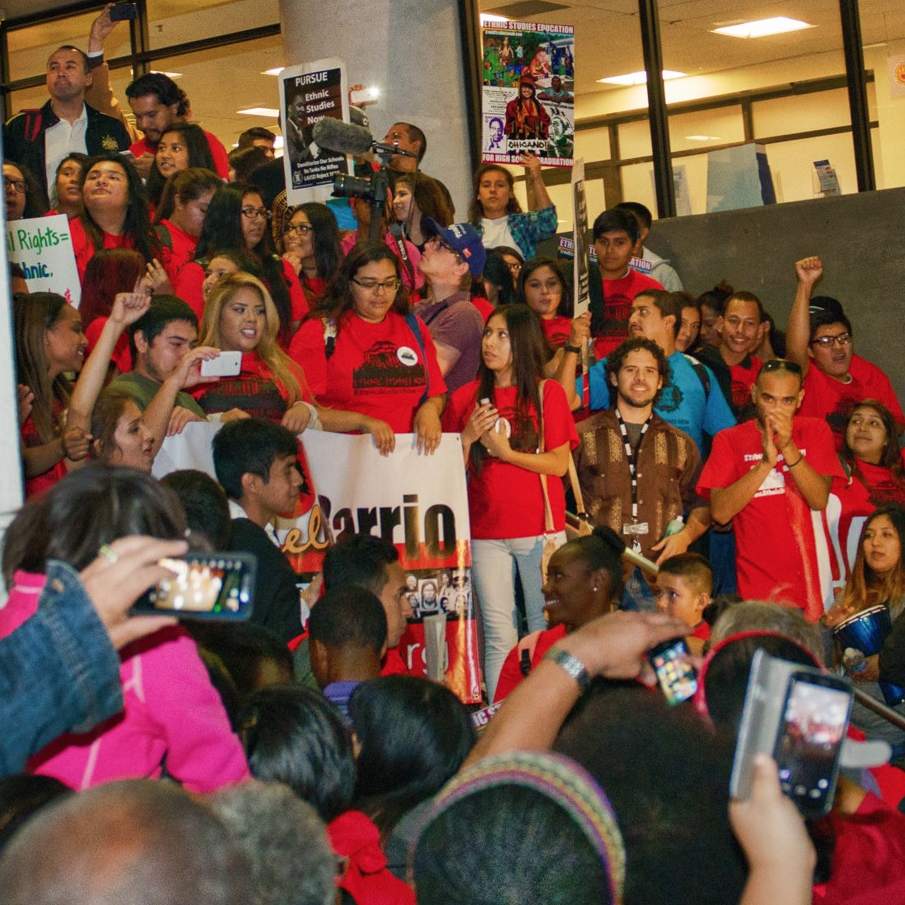 Nov_18_-_crowd_shot_on_Beaudry_steps_-_Revo_Grafia.jpg