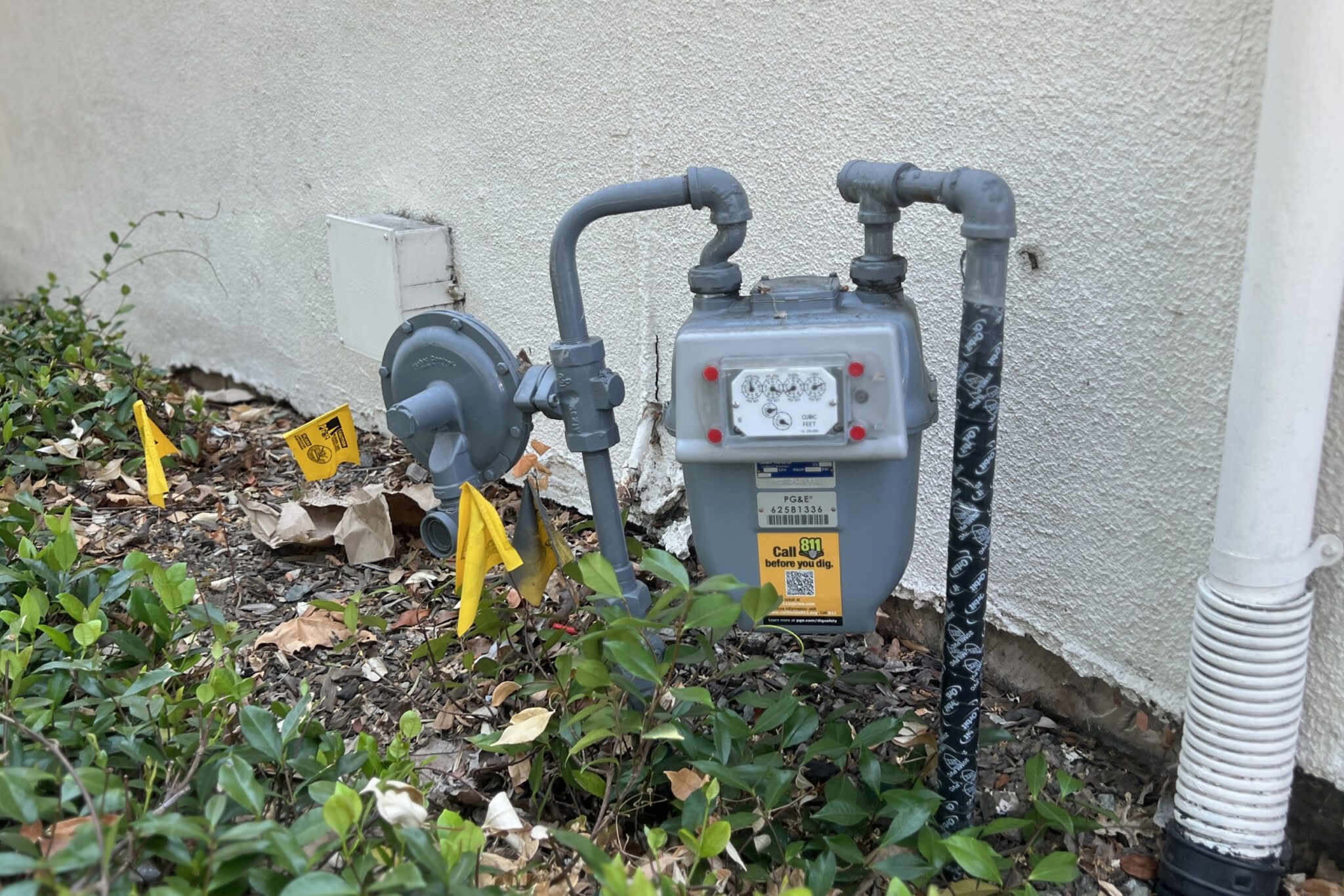 A Pacific Gas & Electric gas meter and utility infrastructure sits next to a building in the San Francisco Bay Area. Credit: Smith Collection/Gado/Getty Images